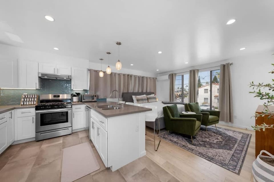 Kitchen or kitchenette, Dining area, dishwasher, oven, stove, toaster