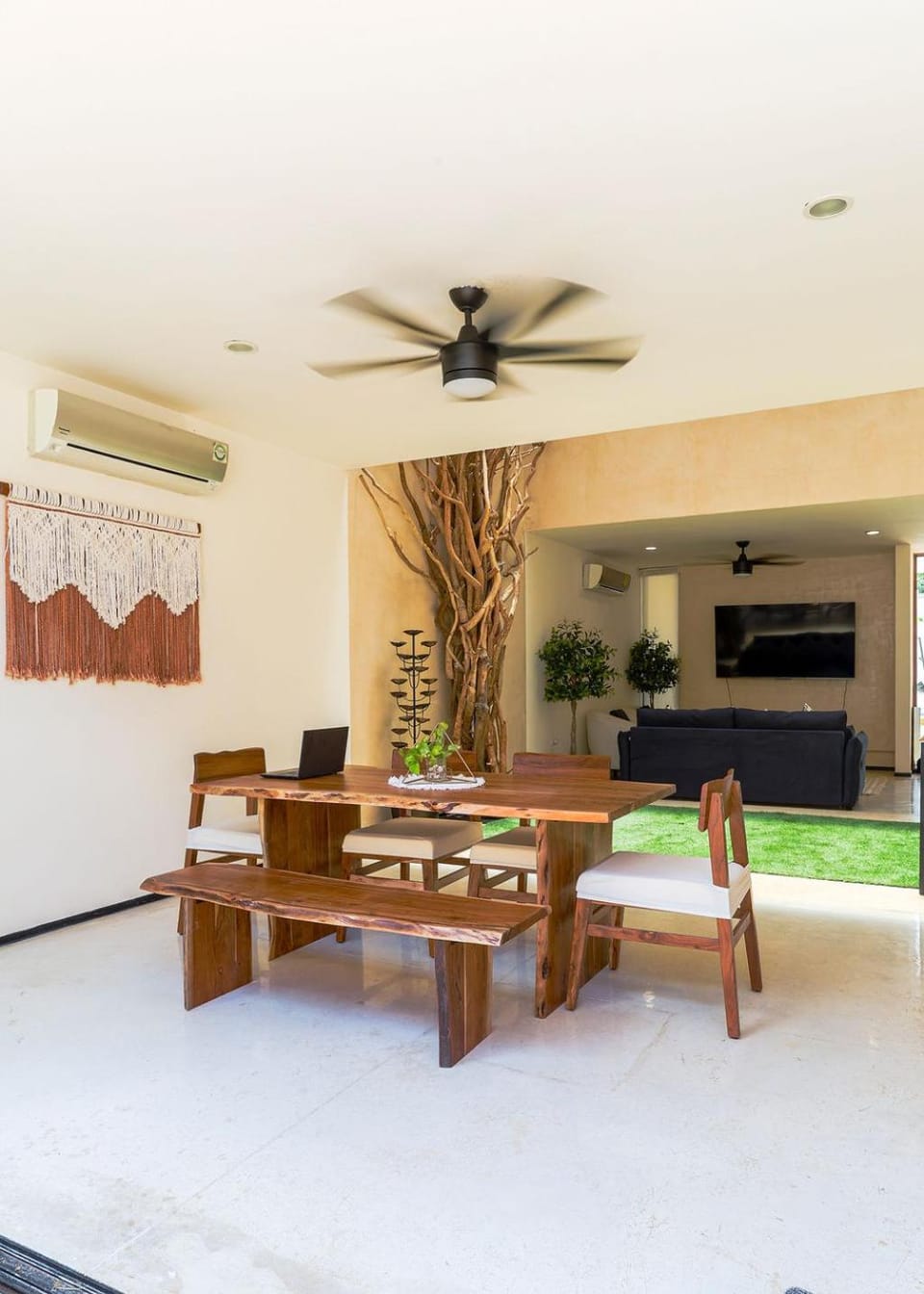 Seating area, Dining area, air conditioner