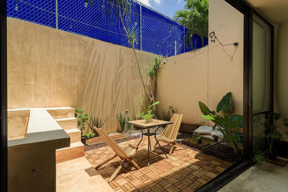 Patio, Day, Garden, Seating area