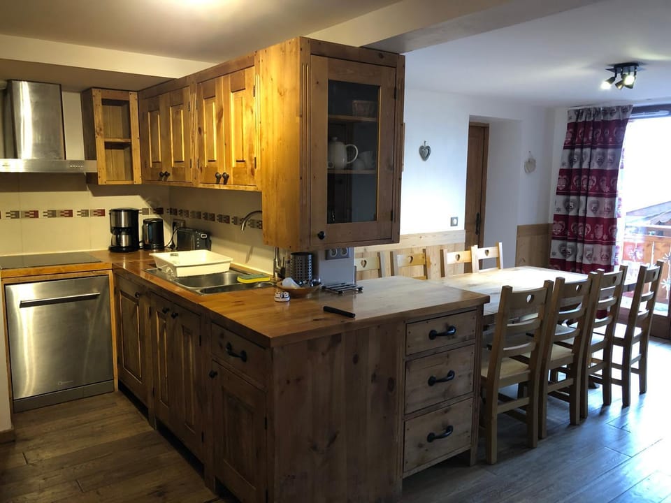Chalet Petite Etoile Des Neiges Chalet in Huez