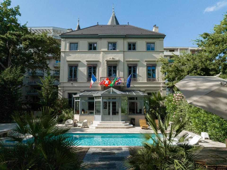 Property building, Swimming pool