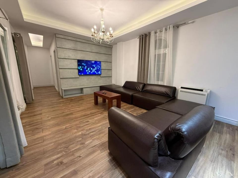 Communal lounge/ TV room, TV and multimedia, Living room, Seating area, Evening entertainment