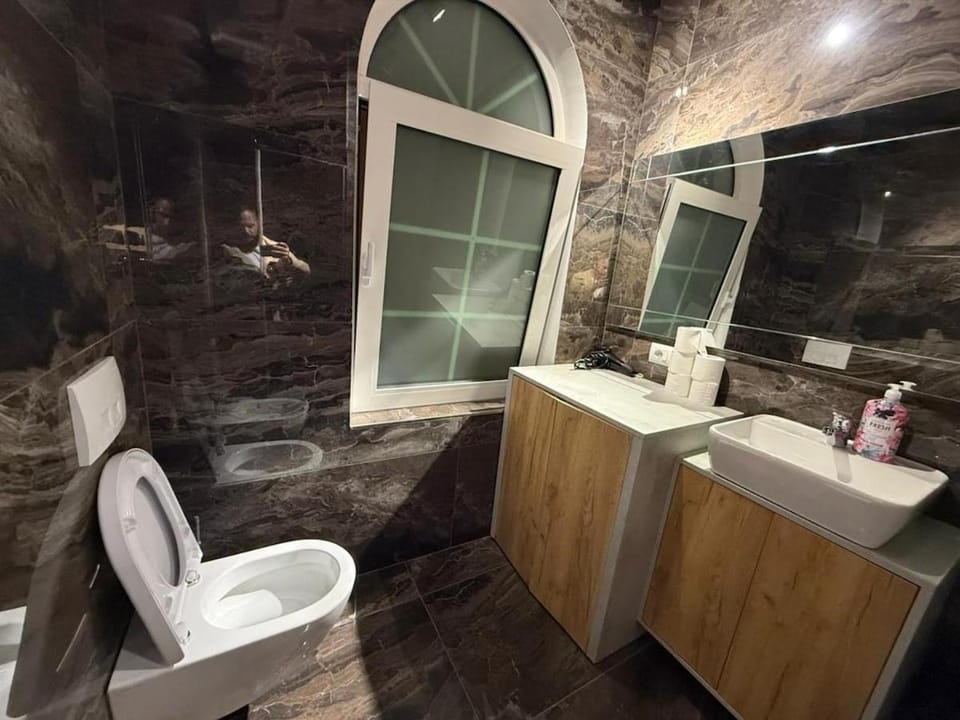 Shower, Toilet, Bathroom, Bath