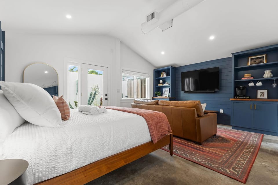 La Casita - Steps from 7th Ave Apartment in Tampa