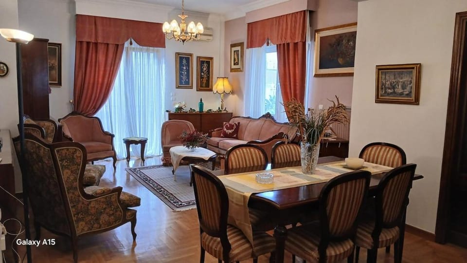 Living room, Photo of the whole room, Seating area, Dining area