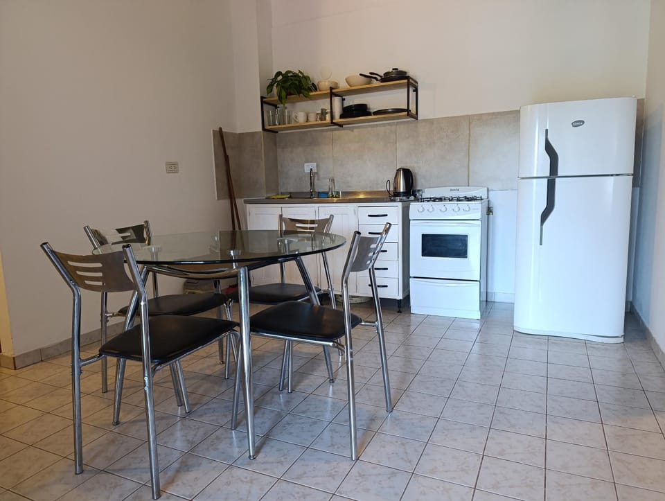 Kitchen or kitchenette, Dining area, oven