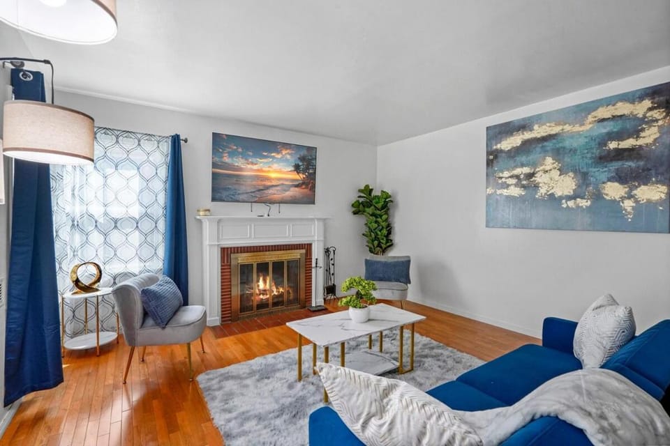 Hot Tub - Pool - FirePit - GameRoom - Sleeps 12! House in Riverside