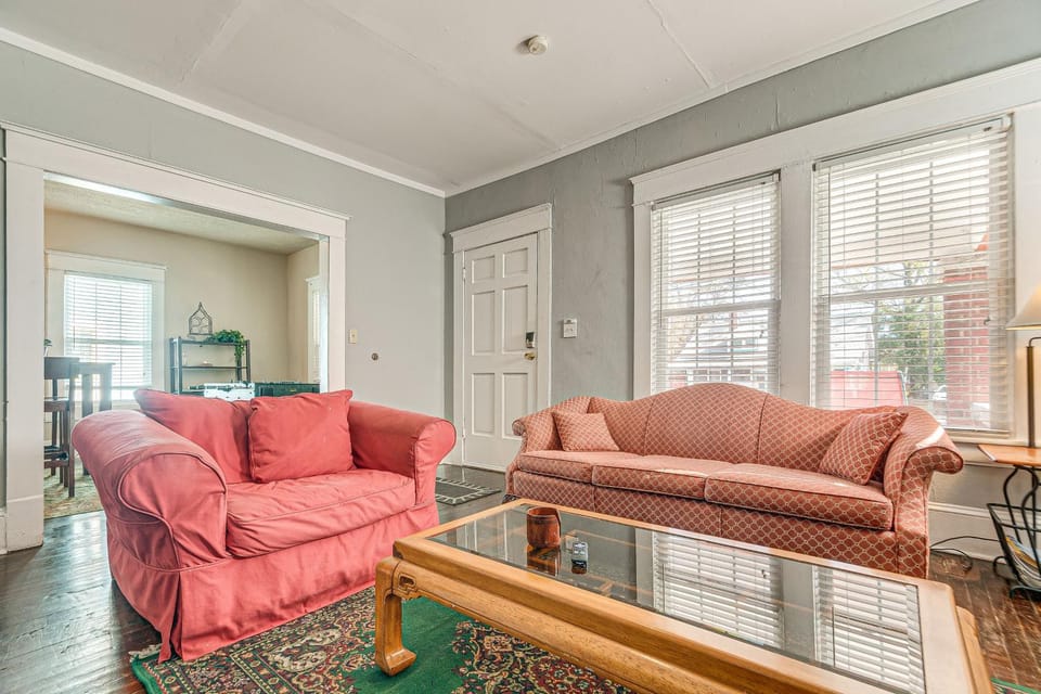 Family Retreat w/ Yard < 1 Mi to Dtwn Durham! House in Durham