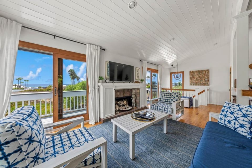 Darling Del Mar Beach Cottage with Ocean Views House in Del Mar