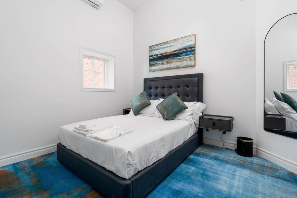 Bed, Photo of the whole room, Bedroom, towels, air conditioner