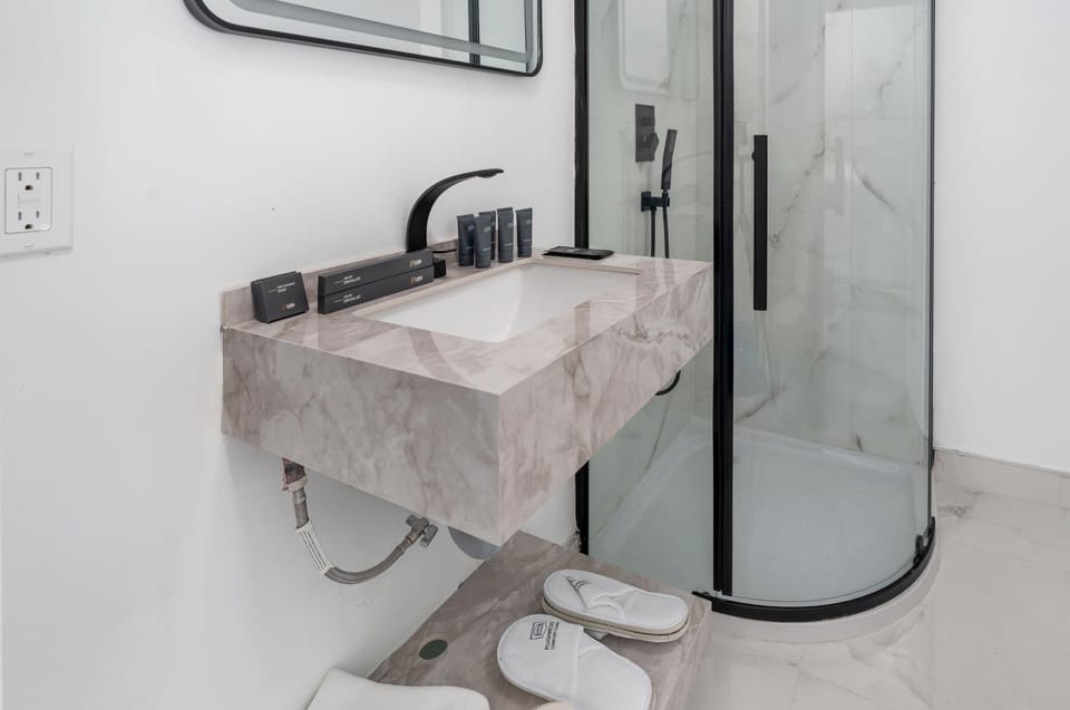 Shower, Bathroom, towels
