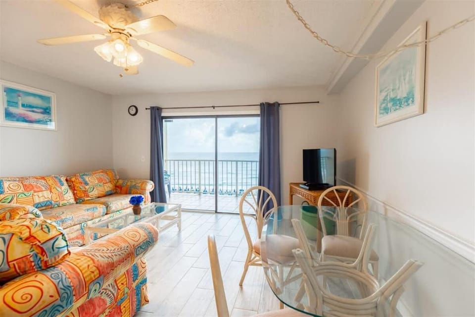 The Summit 618 - Bright Waterfront Condo House in Upper Grand Lagoon