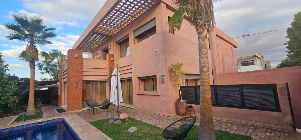 Property building, Day, Garden, Garden view, Pool view, Swimming pool