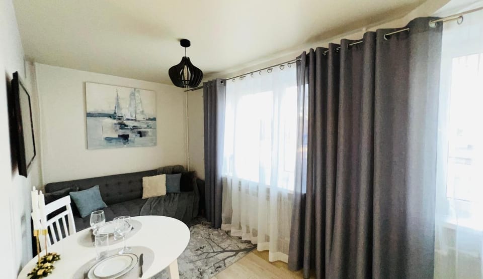 Photo of the whole room, Decorative detail, Landmark view