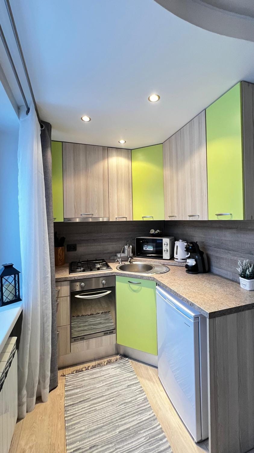 Coffee/tea facilities, Kitchen or kitchenette, microwave, stove