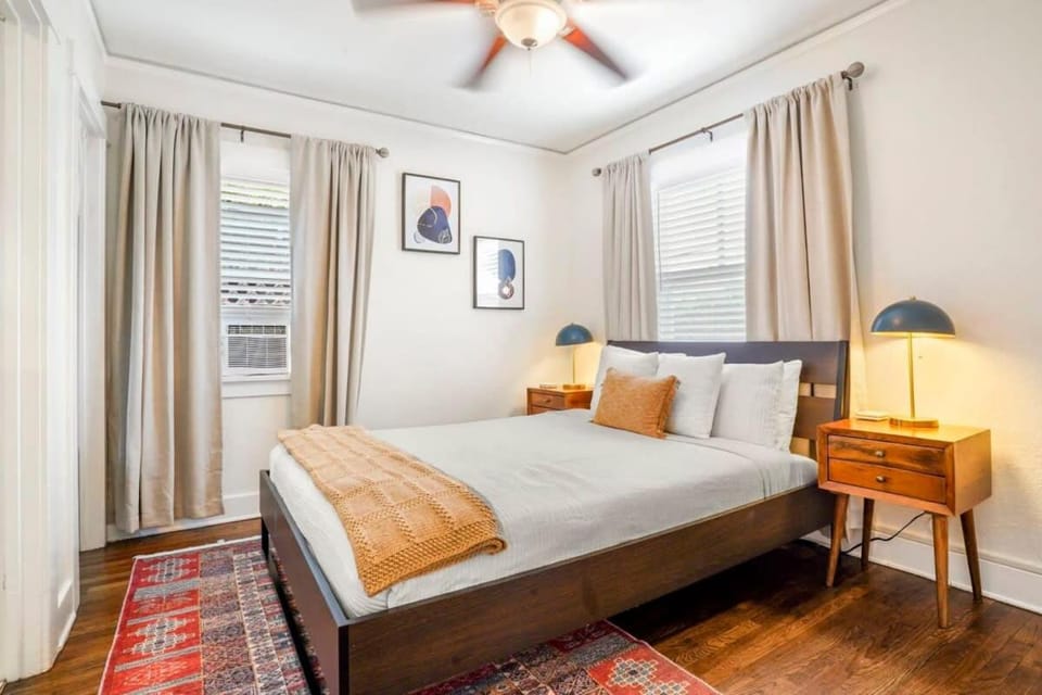 Adorable Quirky Hideaway BIG Private Enclosed Yard House in San Diego