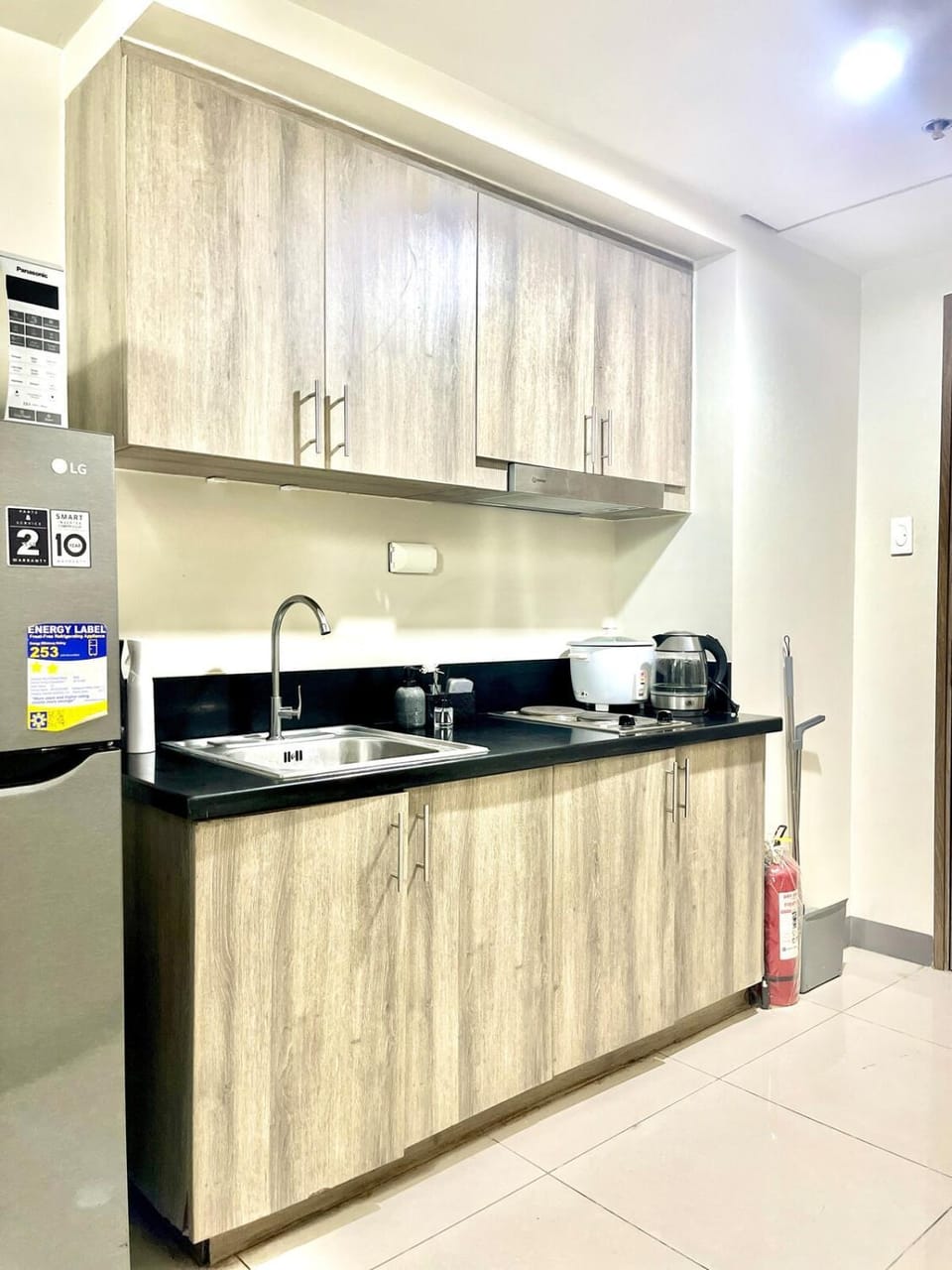 Queen Bed with Coffee Bar and Fast Wi-Fi at S Residences Apartment in Pasay