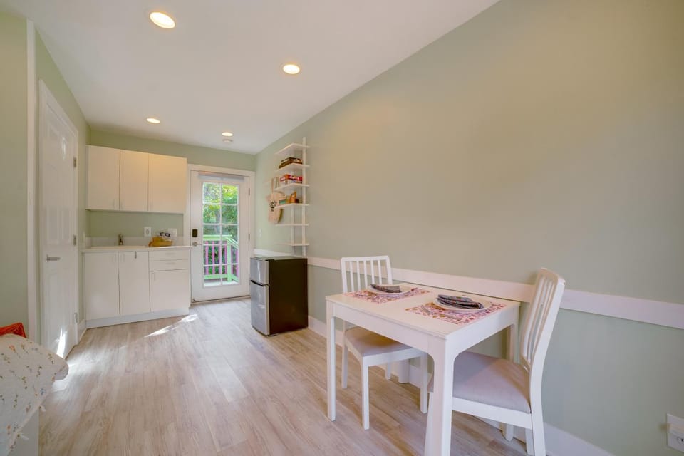 Walk to Festival of Lights: Cozy Couple's Retreat Apartment in Riverside