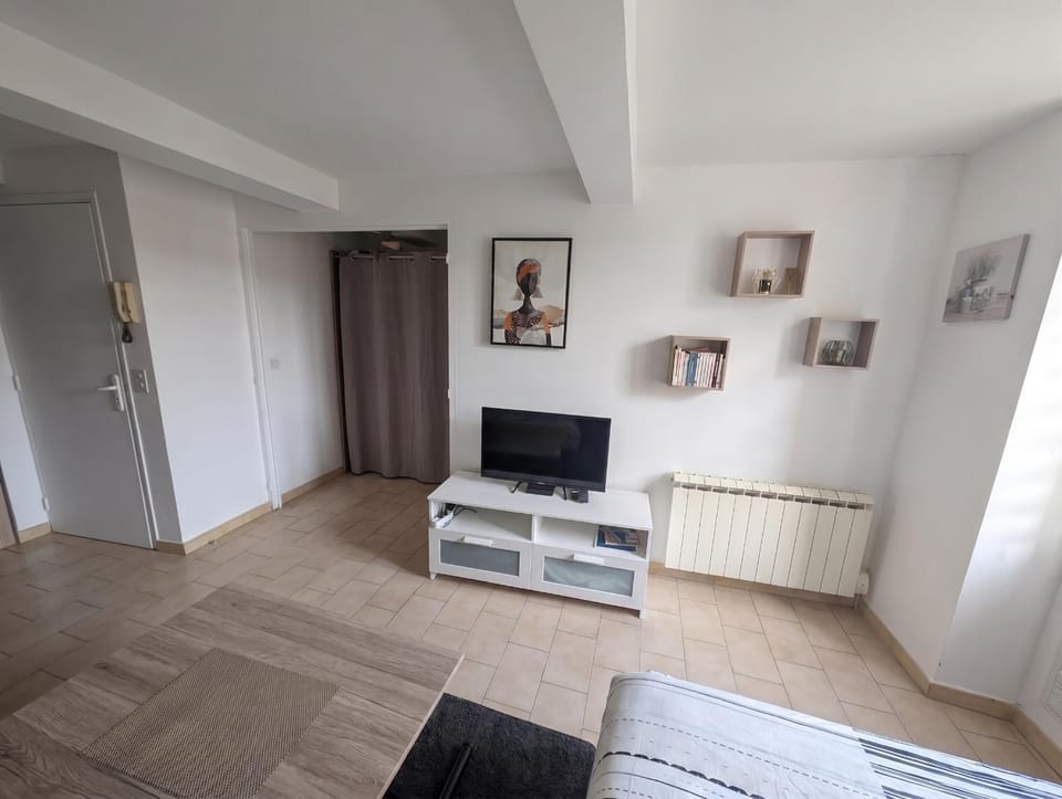 Charmant studio au centre de Gréoux-les-Bains Apartment in Gréoux-les-Bains