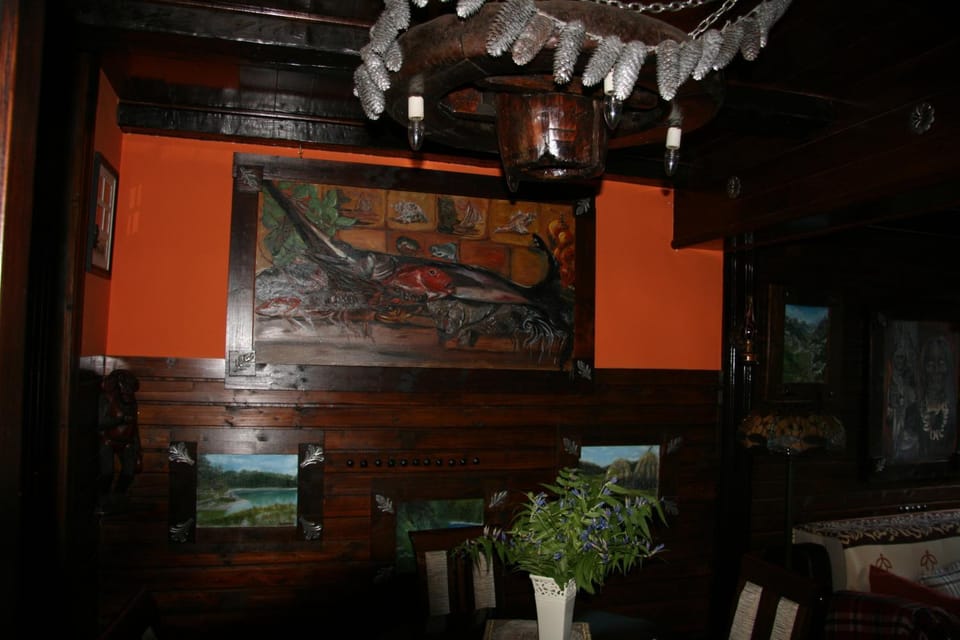 Communal lounge/ TV room