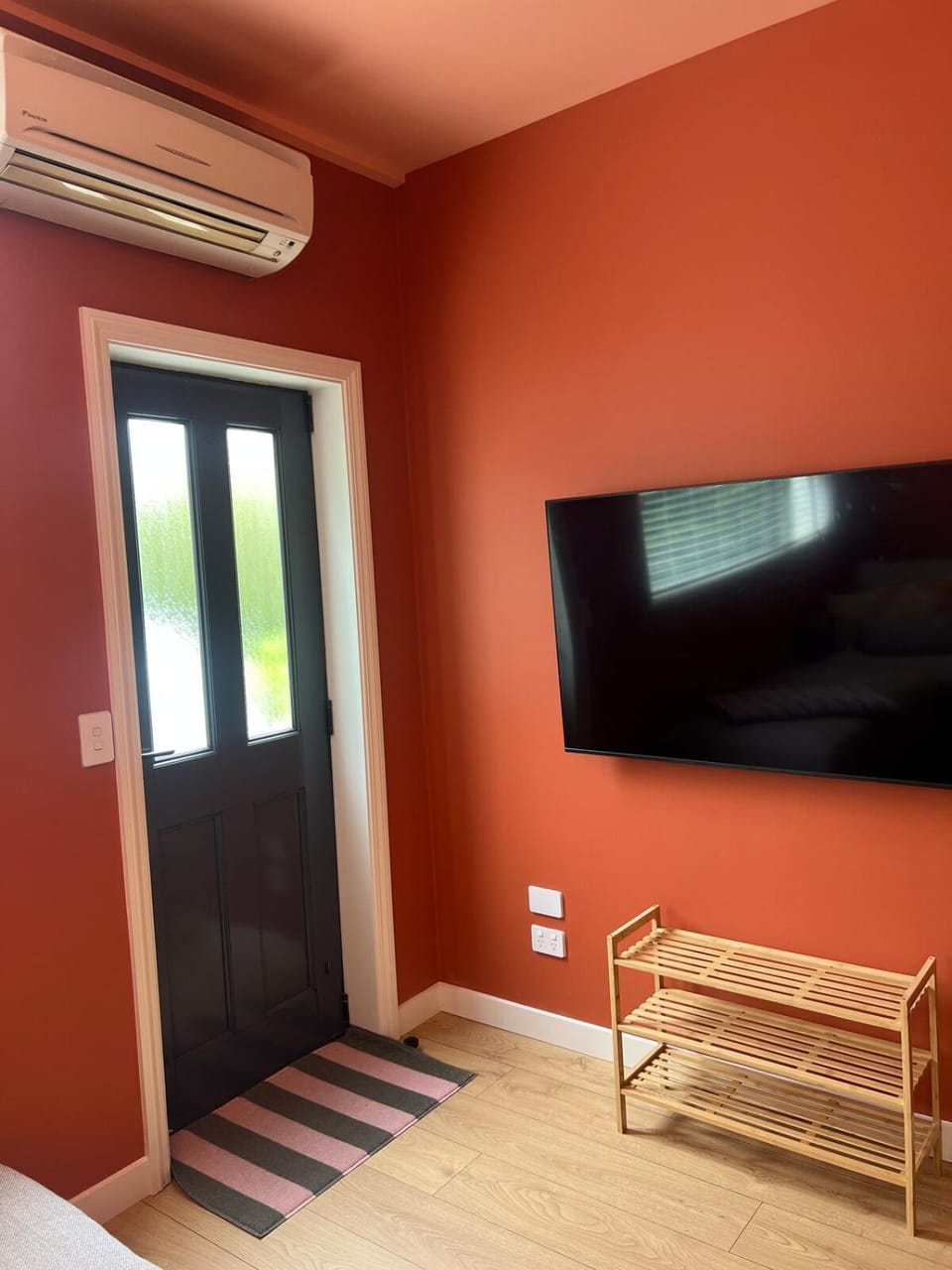 Facade/entrance, TV and multimedia, heating, air conditioner