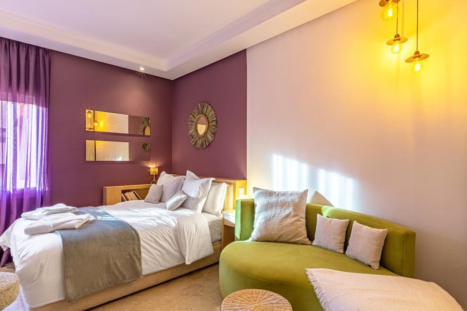 Bed, Living room, Photo of the whole room, Seating area, Bedroom