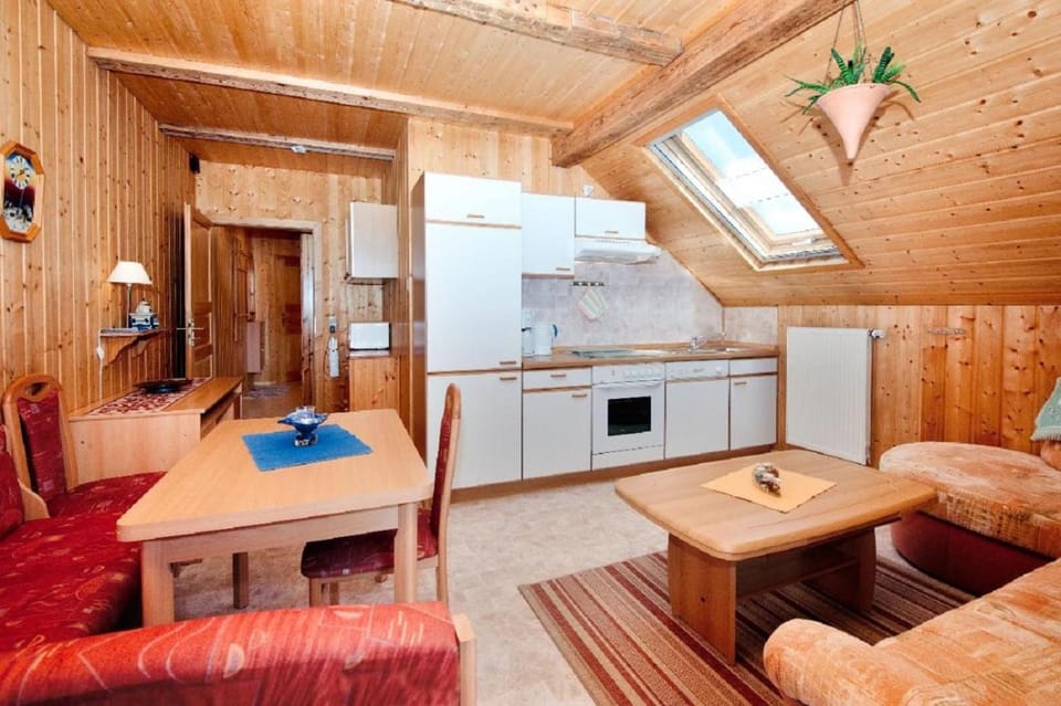 Kitchen or kitchenette, Seating area, pet friendly