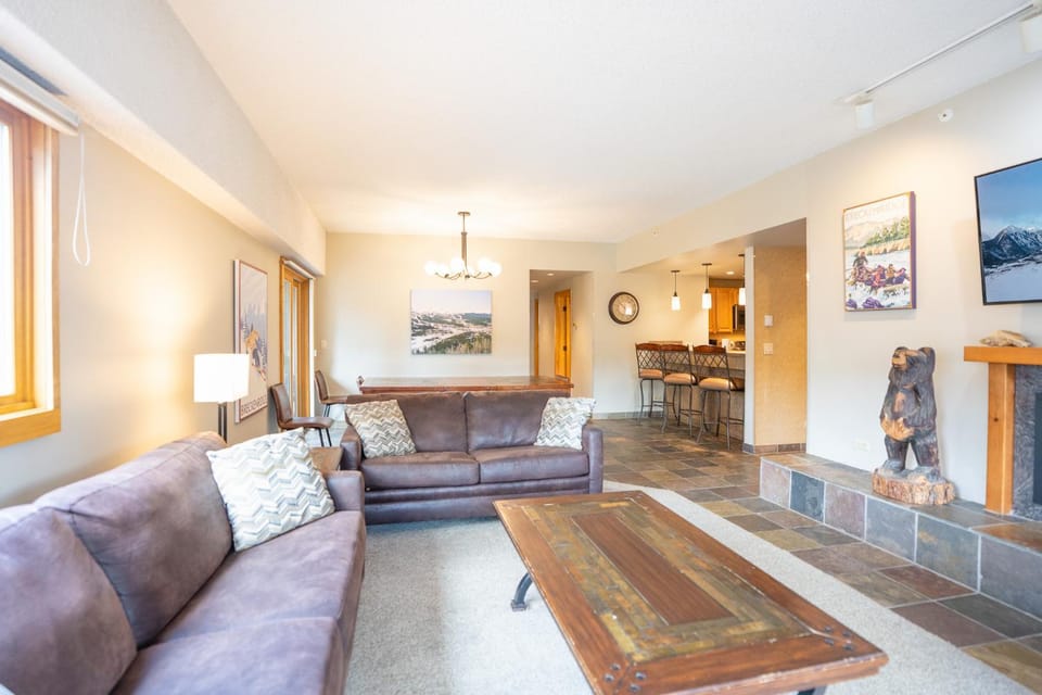 Village Wetterhorn Snowbird Condo - Ski In/Out, Mountain Views Apartment in Breckenridge