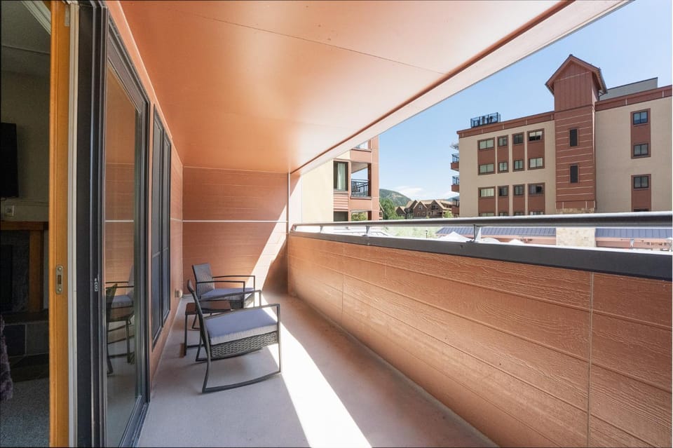 Village Wetterhorn Snowbird Condo - Ski In/Out, Mountain Views Apartment in Breckenridge