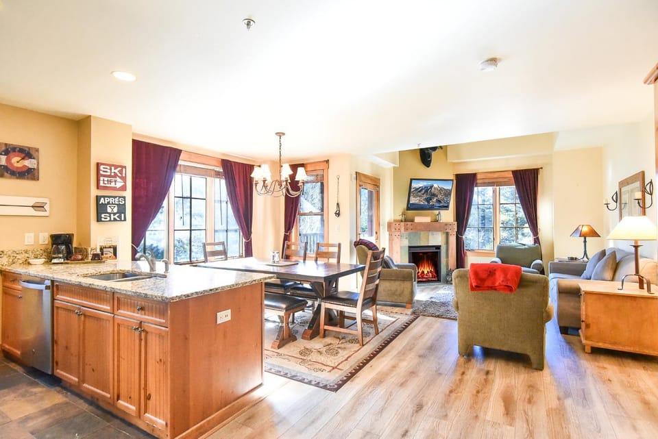 The Springs at River Run - Walk to Lifts, Pool Hot Tubs Apartment in Keystone
