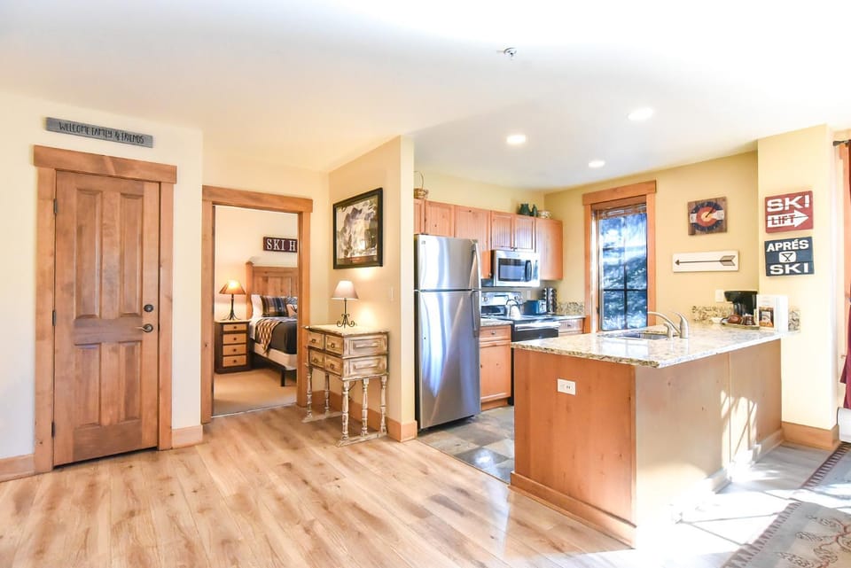 The Springs at River Run - Walk to Lifts, Pool Hot Tubs Apartment in Keystone