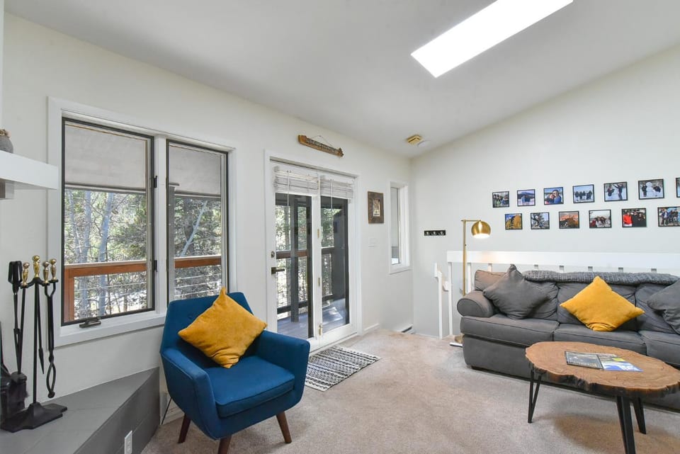 Windwood Bluebird Townhome - Walk to Town, Close to Everything Apartment in Frisco
