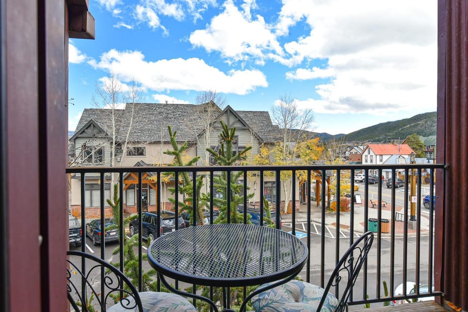 Fifth Main Condo - Downtown, Mountain Views Apartment in Frisco
