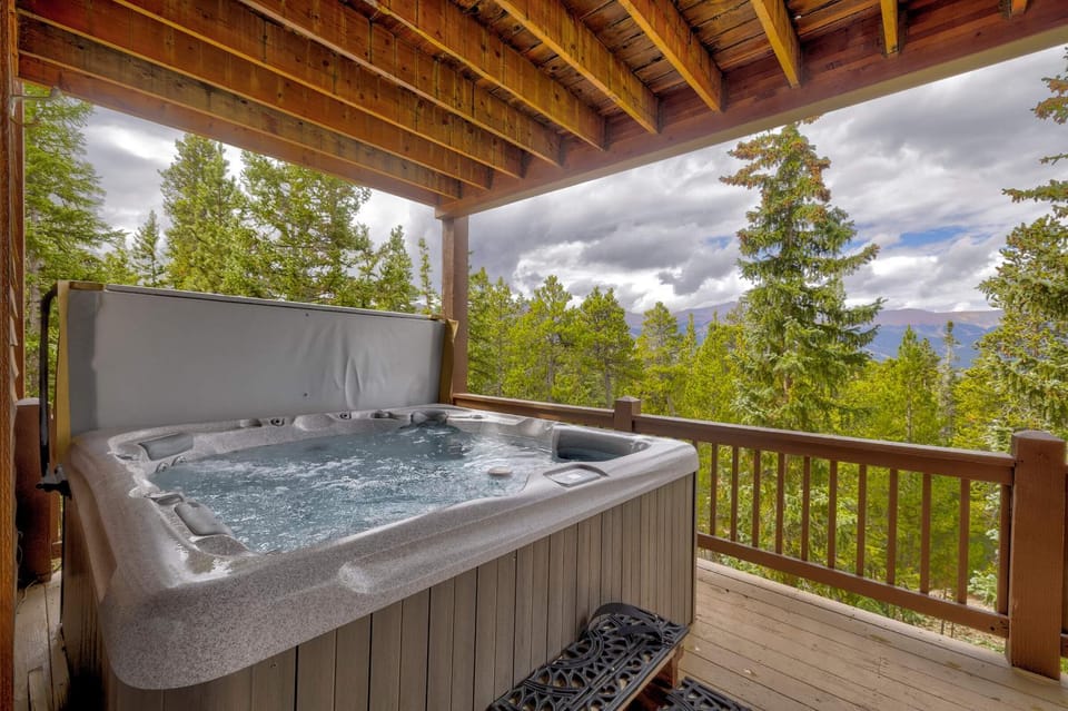 Sun Breck Lodge - Panoramic Mountain Views Hot Tub House in Breckenridge