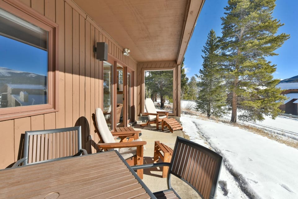 Tyra Evergreen Condo: Ski In/Ski Out, Mountain Views Apartment in Breckenridge