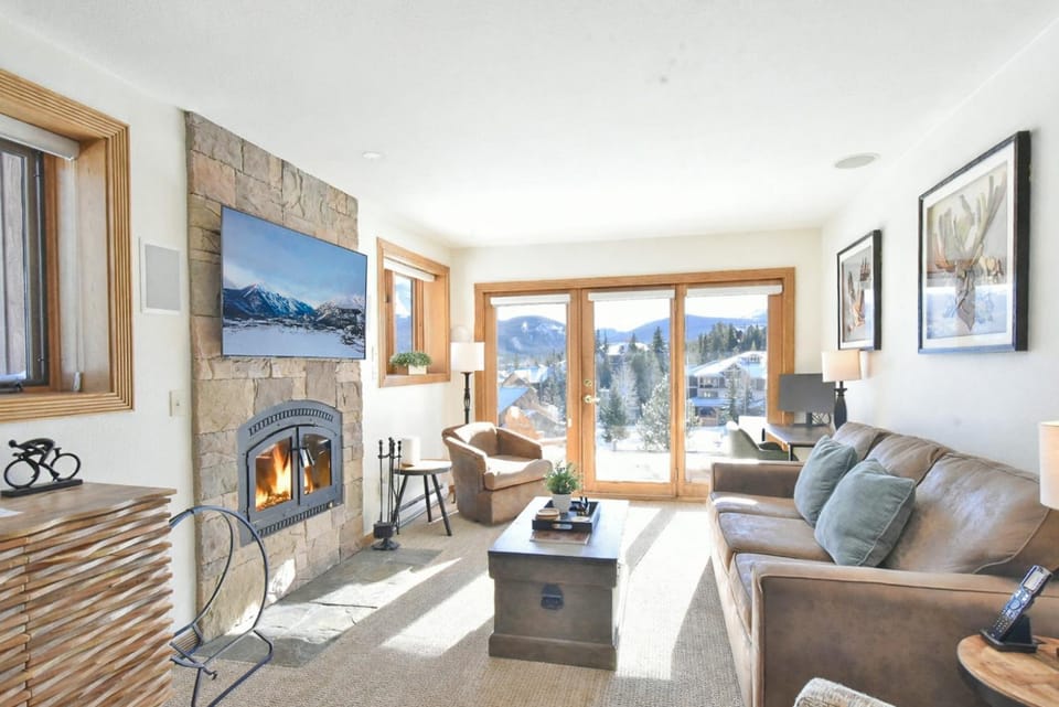 Tyra Evergreen Condo: Ski In/Ski Out, Mountain Views Apartment in Breckenridge
