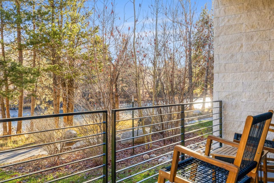 River West Riverfront Condo - Fantastic Year-Round Location! Apartment in Silverthorne