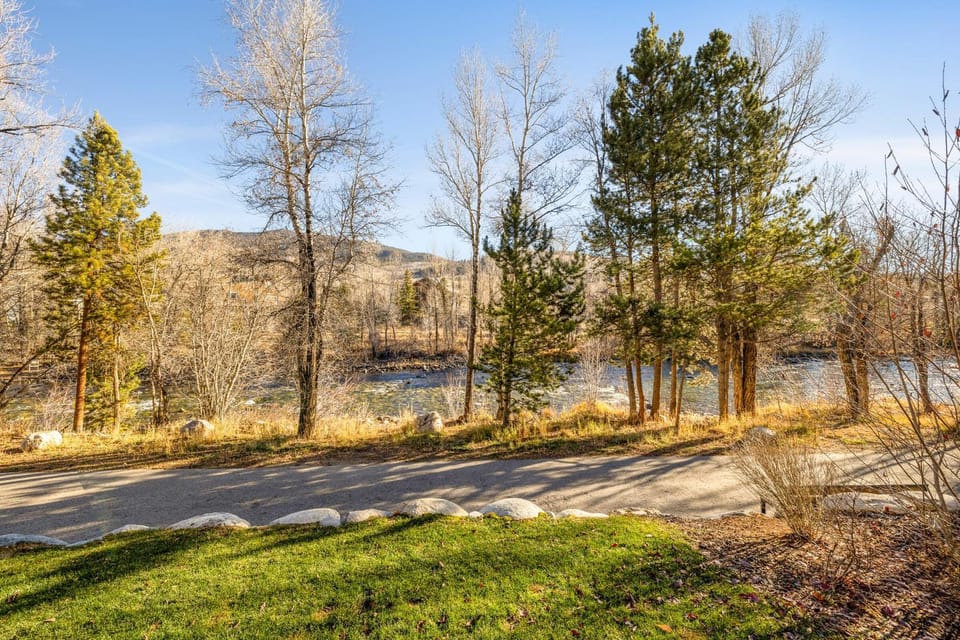 River West Riverfront Condo - Fantastic Year-Round Location! Apartment in Silverthorne