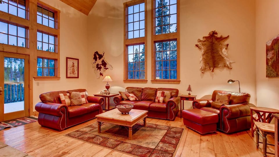 Mountain Lodge at Snowshoe: Beautiful Location, Views House in Breckenridge