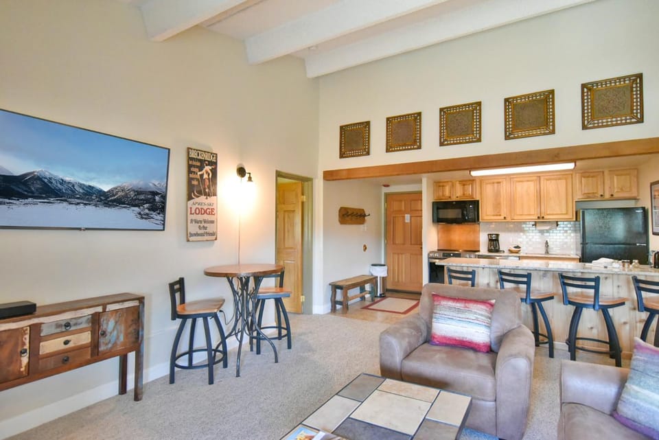 Trails End Après Penthouse Condo - Ski In/Out, Walk Downtown Apartment in Breckenridge