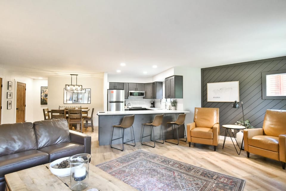 Pine Ridge Off-Piste Condo - Ski In, Walk to Downtown Apartment in Breckenridge