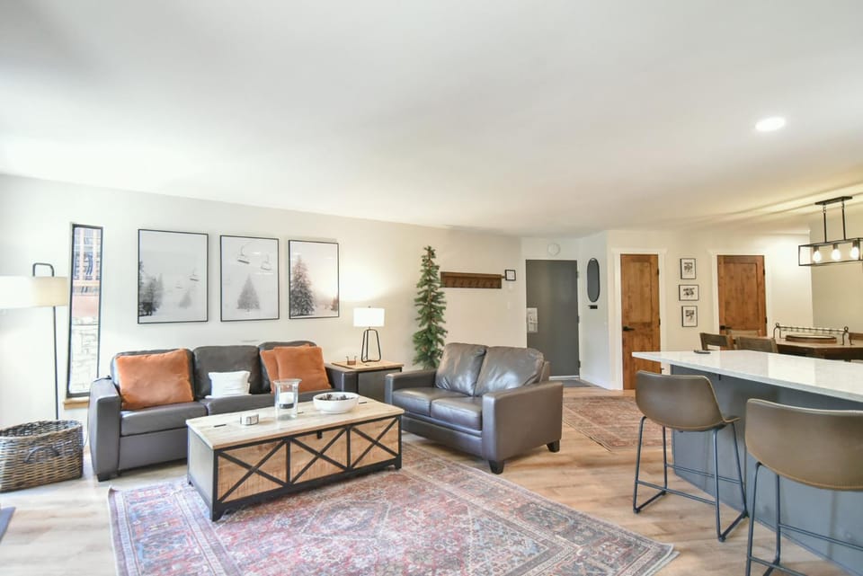Pine Ridge Off-Piste Condo - Ski In, Walk to Downtown Apartment in Breckenridge
