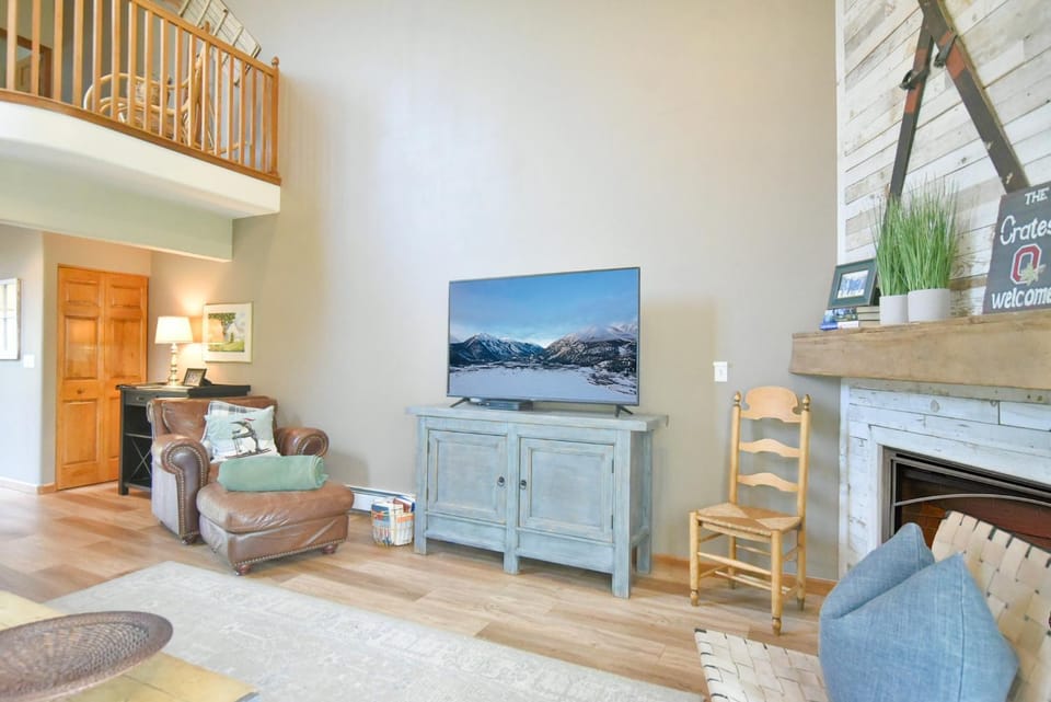 Pointe at Lake Dillon Townhome: Hot Tub, Mountain Views Apartment in Frisco