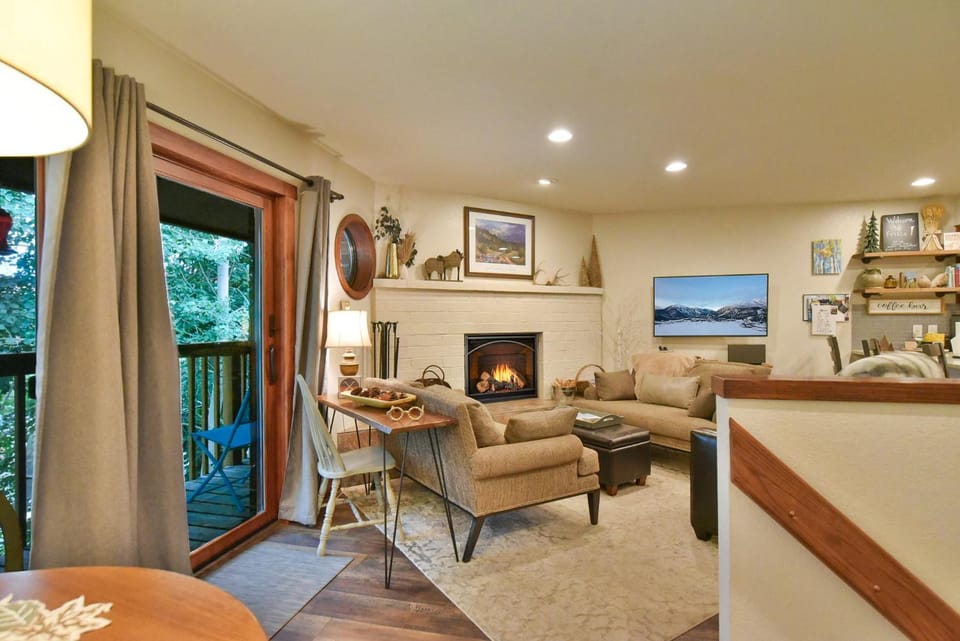 Lagoon Lookout - Beautifully Remodeled, Close to Everything Apartment in Frisco