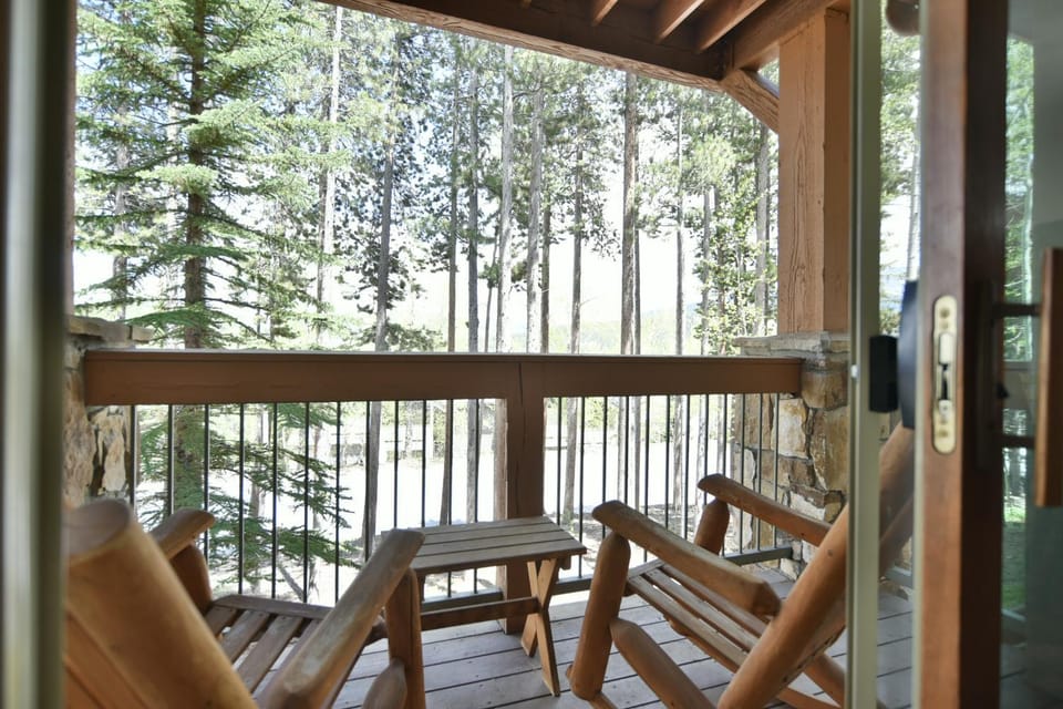 Los Pinos Après Getaway: Walk to Lifts Town Apartment in Breckenridge