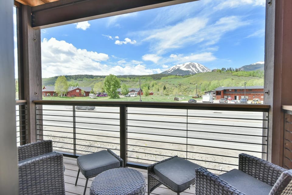 Blue River Flats Lookout: High-End Finishes w/ Mountain Views Apartment in Silverthorne
