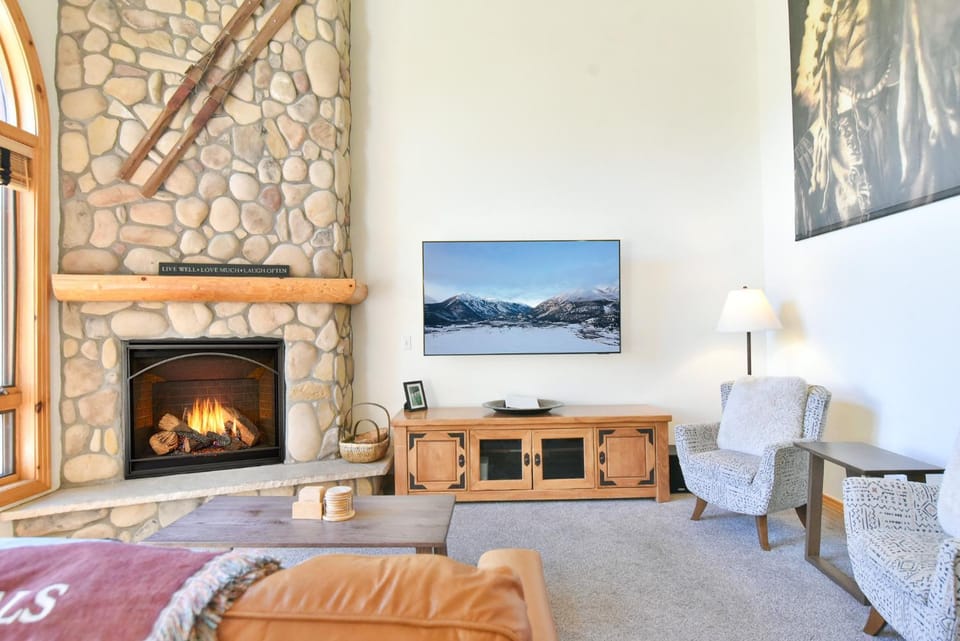 Elk Ridge Retreat Townhome: Private Hot Tub Pool Access Apartment in Breckenridge