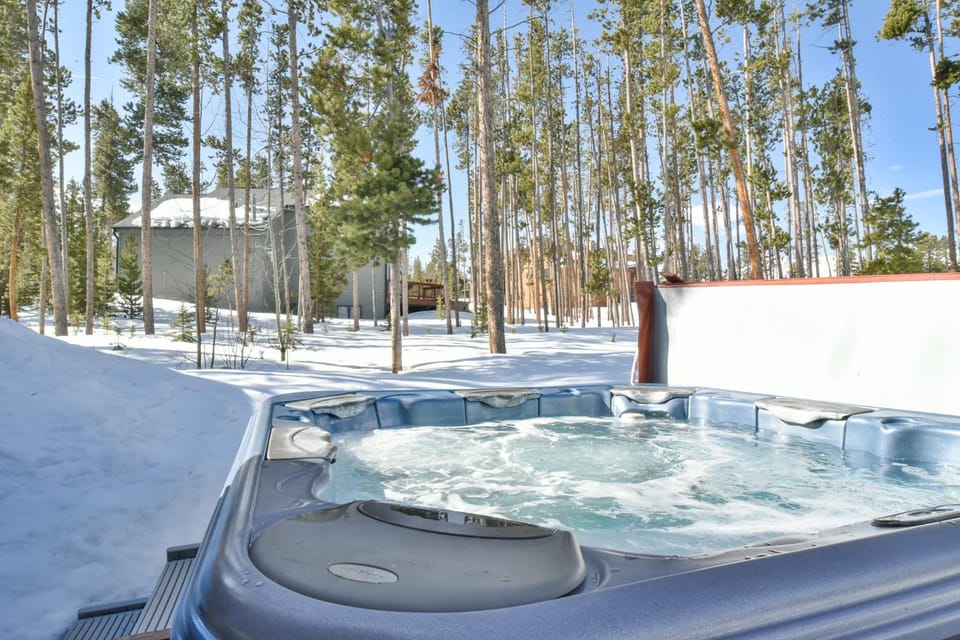 Shekel Haus – Luxury Mountain Retreat w/ Views Hot Tub House in Breckenridge