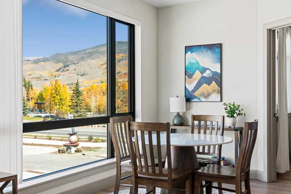 Skywalk Flats Mountainview Condo: Downtown, Rooftop Hot Tubs Apartment in Silverthorne