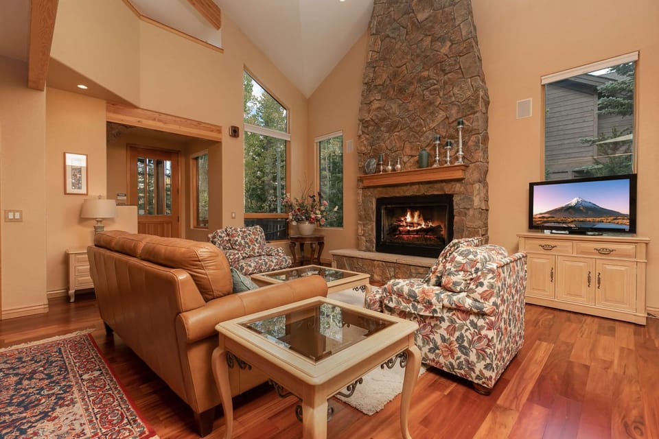 Silverbell Chalet: Private Hot Tub, Mountain Views House in Frisco